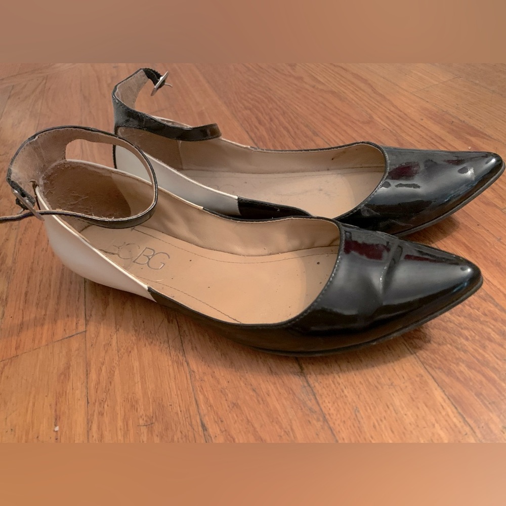 BCBG Women’s Flats - Black & White - Size 8